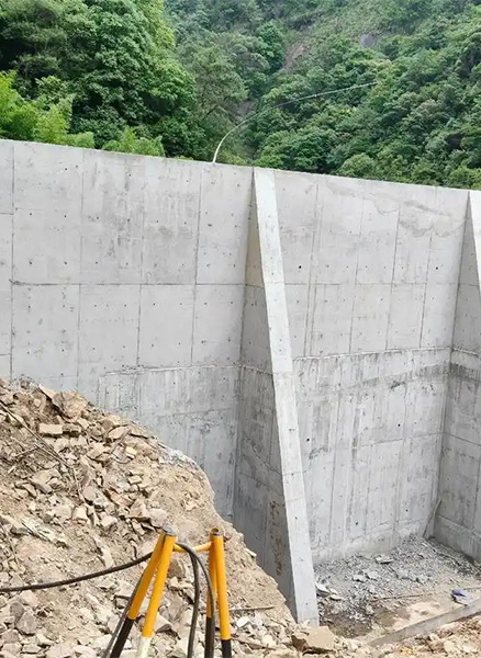 阳泉盂县重力式挡土墙